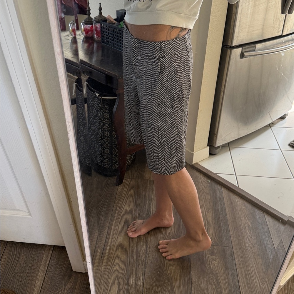 Giorgio Armani Black and White herringbone Patterned silk Shorts size 42 us 8-10